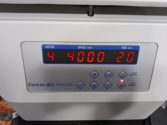 TDZ5-WS Benchtopの横の遠心分離機はバケツとの回転子5000rpm 4*250mlを振る